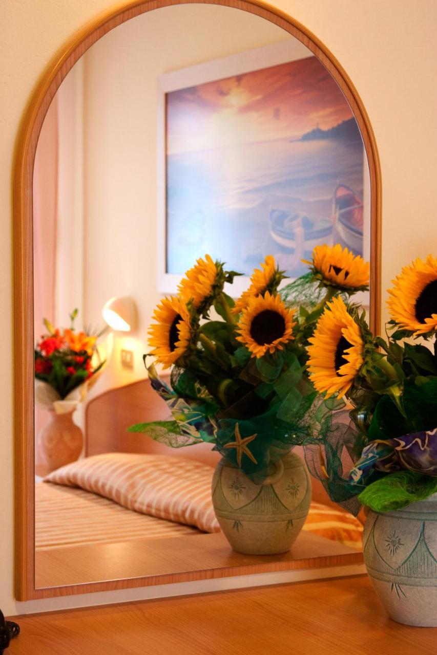 Hotel Karin Marebello Ngoại thất bức ảnh