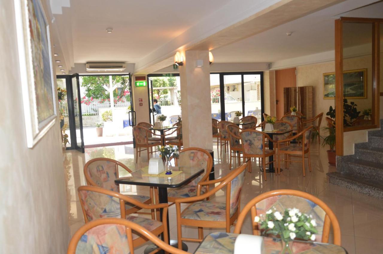 Hotel Karin Marebello Ngoại thất bức ảnh
