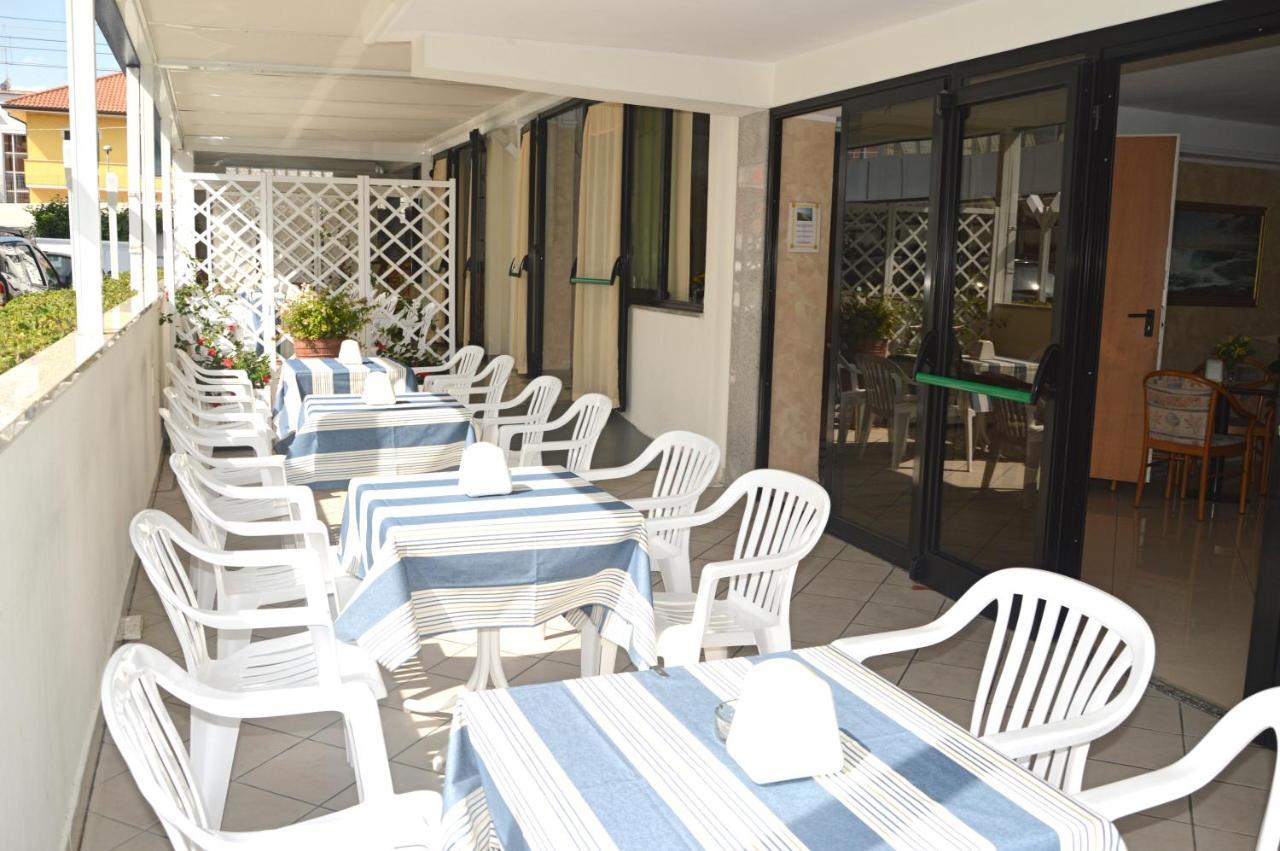 Hotel Karin Marebello Ngoại thất bức ảnh